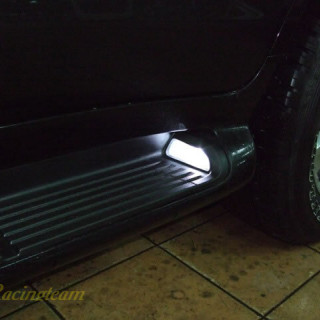 Пороги Toyota Land Cruiser 200 (с подсветкой) черные Пороги Toyota Land Cruiser 200 (с подсветкой) черные