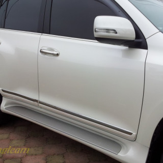 Пороги Toyota Land Cruiser Prado-150 (Lexus Still) белые. Пороги Toyota Land Cruiser Prado-150 (Lexus Still) белые.